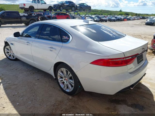 2017 JAGUAR XF SAJBD4BV4HCY33597 Photo 2