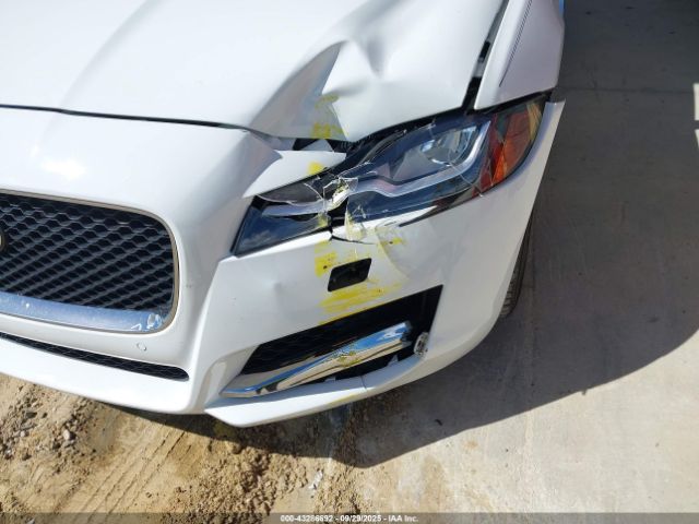 2017 JAGUAR XF SAJBD4BV4HCY33597 Photo 5