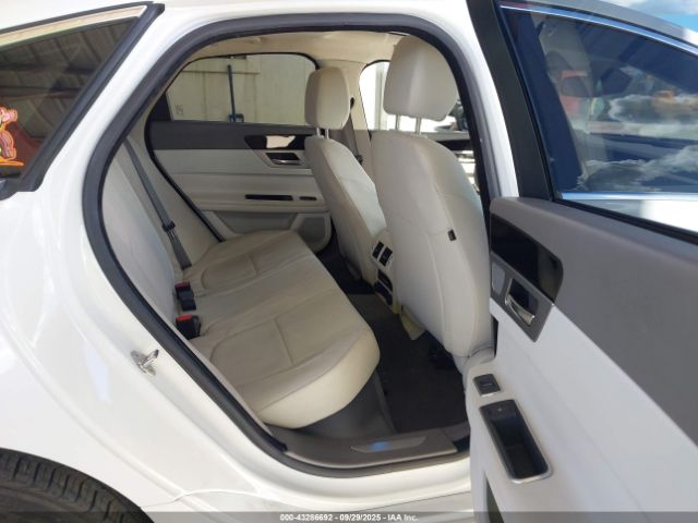 2017 JAGUAR XF SAJBD4BV4HCY33597 Photo 7