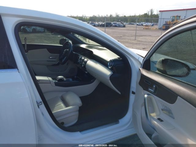 2019 MERCEDES-BENZ A 220 WDD3G4EB9KW006010 Photo 4