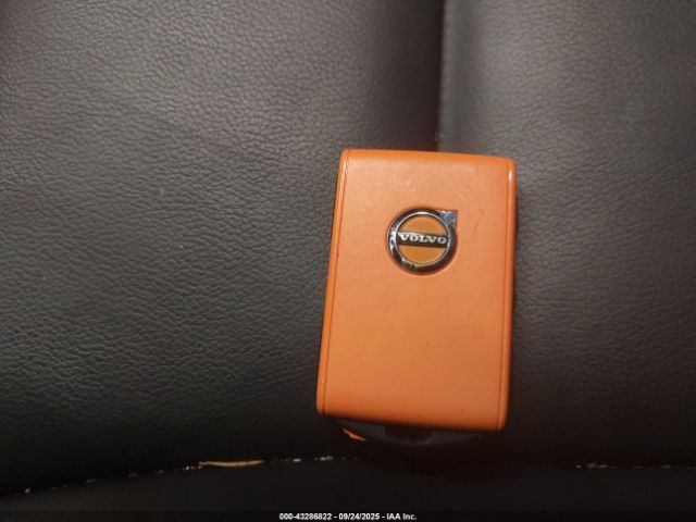 2022 VOLVO XC40 YV4162UK4N2654101 Photo 10