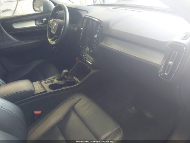 2022 VOLVO XC40 YV4162UK4N2654101 Photo 4
