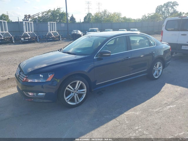 Volkswagen Passat 2014 1VWCN7A31EC091329 Image 2