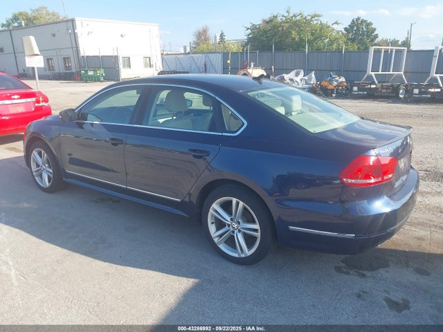 Volkswagen Passat 2014 1VWCN7A31EC091329 Image 3