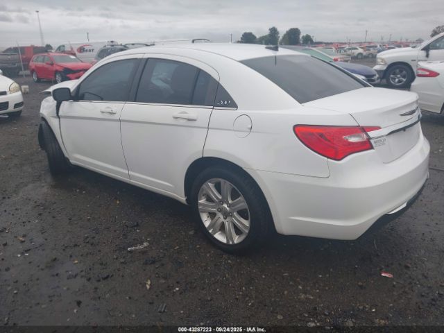 2013 CHRYSLER 200 1C3CCBBBXDN558305 Photo 2