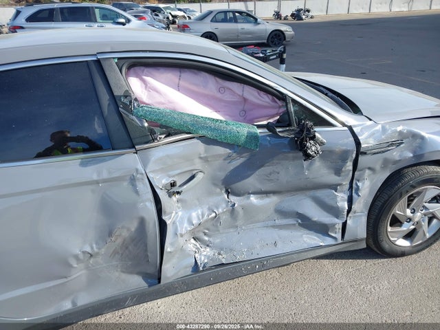 KMHL24JA8SA500633 Hyundai SONATA SE