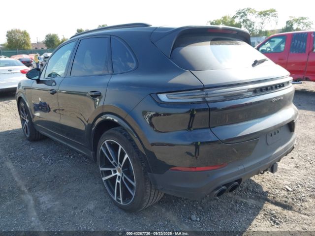 2024 PORSCHE CAYENNE WP1AA2AY4RDA00315 Photo 2
