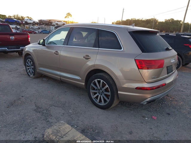 2019 AUDI Q7 WA1LAAF73KD002562 Photo 2