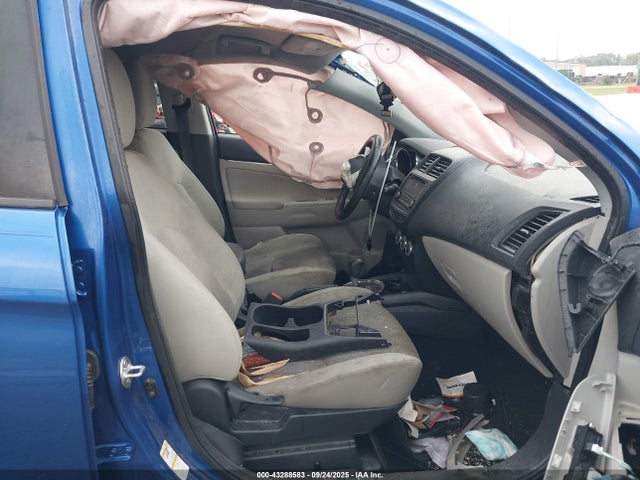 2017 MITSUBISHI OUTLANDER SPORT JA4AP3AU3HZ004466 Photo 4