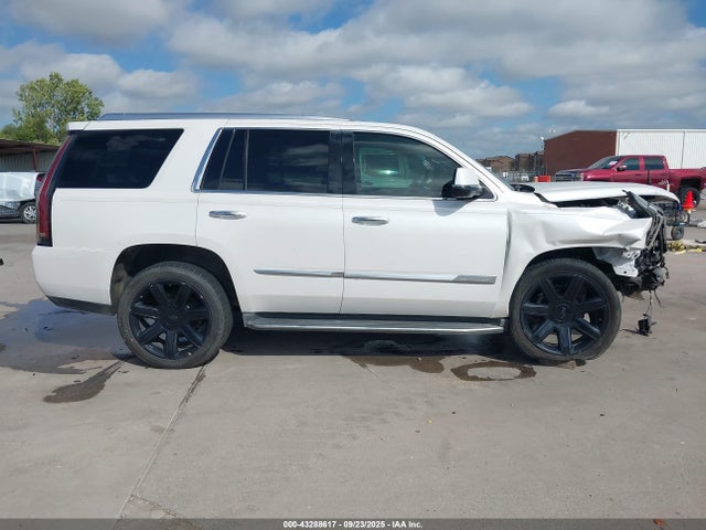 2016 Cadillac Escalade Luxury Collection მანქანა იყიდება აუქციონზე, vin: 1GYS4BKJ6GR175853, აუქციონის ნომერი: 43288617