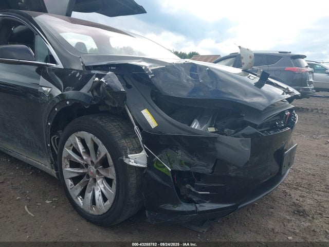 5YJXCBE2XGF008808 Tesla MODEL X