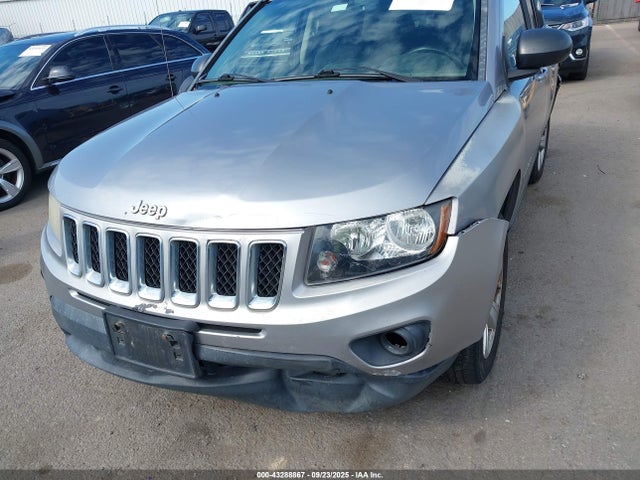 1C4NJCBA8GD560247 Jeep 2016