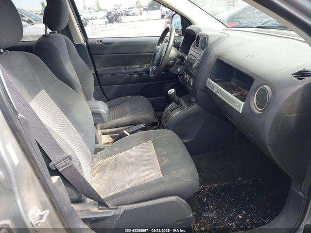 1C4NJCBA8GD560247 Jeep 2016
