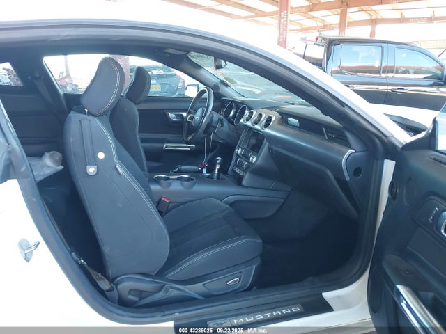 Ford 5.0l 4v premium fuel 2018 1FA6P8CF6J5123591 Image 5