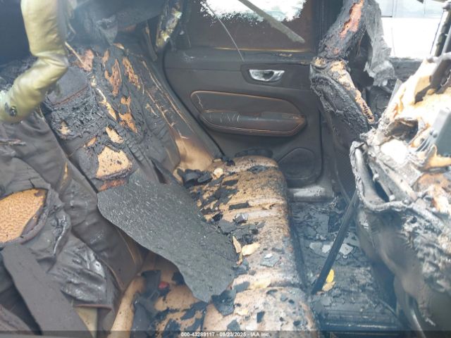 2021 VOLVO XC60 YV4102RL7M1800238 Photo 7