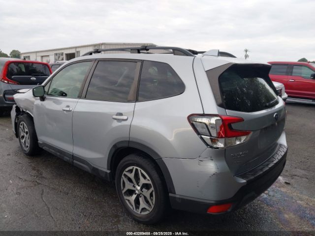 2021 SUBARU FORESTER JF2SKAFC0MH592096 Photo 2