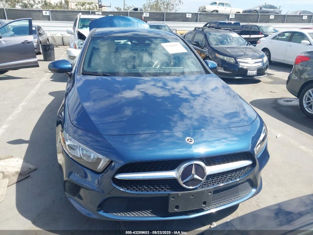 W1K3G4EB1MJ284481 Mercedes-Benz m260