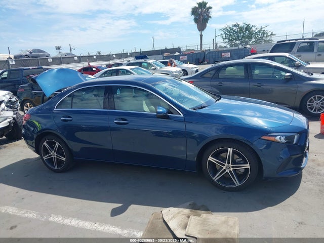 W1K3G4EB1MJ284481 Mercedes-Benz m260