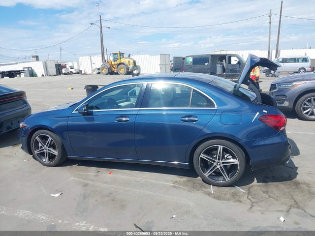W1K3G4EB1MJ284481 Mercedes-Benz m260