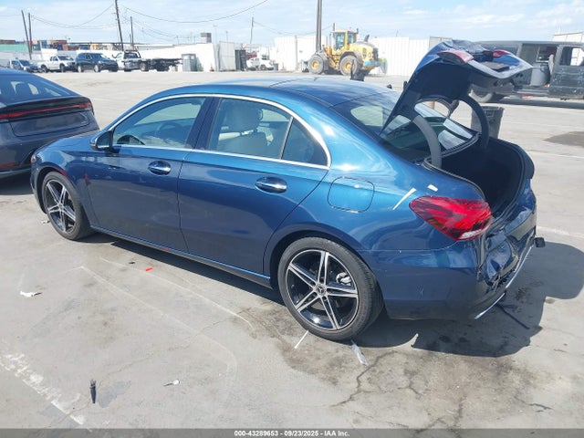 W1K3G4EB1MJ284481 Mercedes-Benz m260