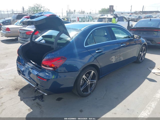 W1K3G4EB1MJ284481 Mercedes-Benz m260