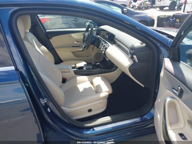 W1K3G4EB1MJ284481 Mercedes-Benz m260