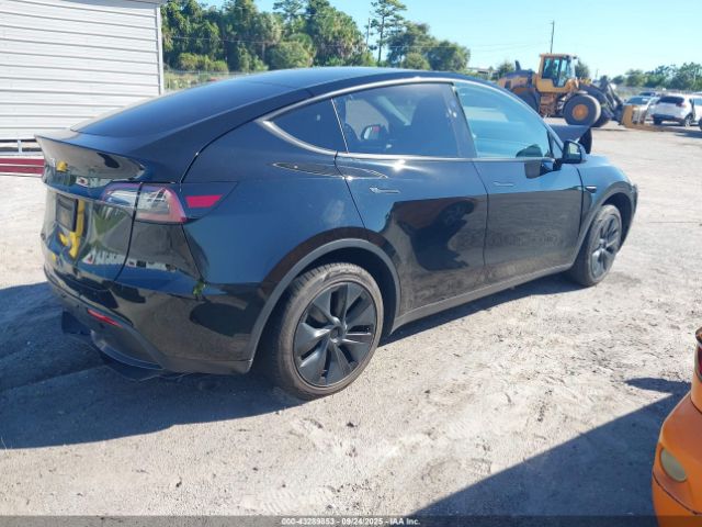 2024 TESLA MODEL Y 7SAYGDED8RF205908 Photo 3