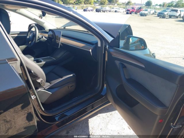 2024 TESLA MODEL Y 7SAYGDED8RF205908 Photo 4