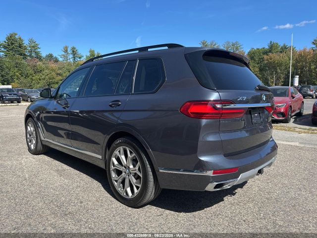 2021 BMW X7 5UXCW2C01M9E35647 Photo 2