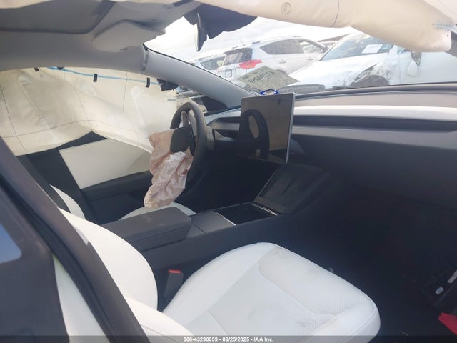 2025 TESLA MODEL 3 5YJ3E1EB2SF926130 Photo 4