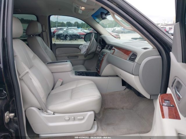 2011 CHEVROLET TAHOE 1GNSKBE06BR150062 Photo 4