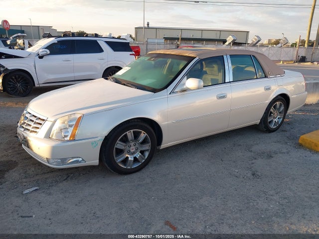 2011 CADILLAC DTS 1G6KP5ES5BU146808 Photo 1