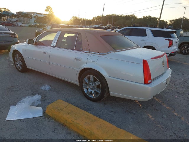 2011 CADILLAC DTS 1G6KP5ES5BU146808 Photo 2
