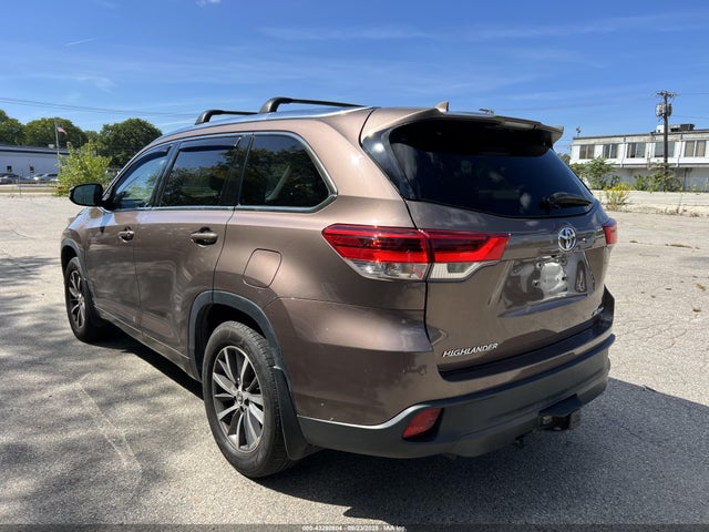 43290804 :رقم المزاد ، 5TDJZRFH4HS367780 vin ، 2017 Toyota Highlander Xle مزاد بيع