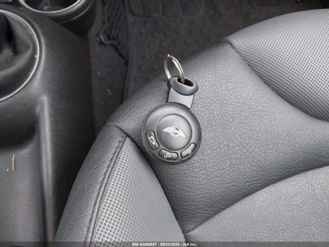 2010 MINI COOPER S WMWMF7C59ATZ70653 Photo 10