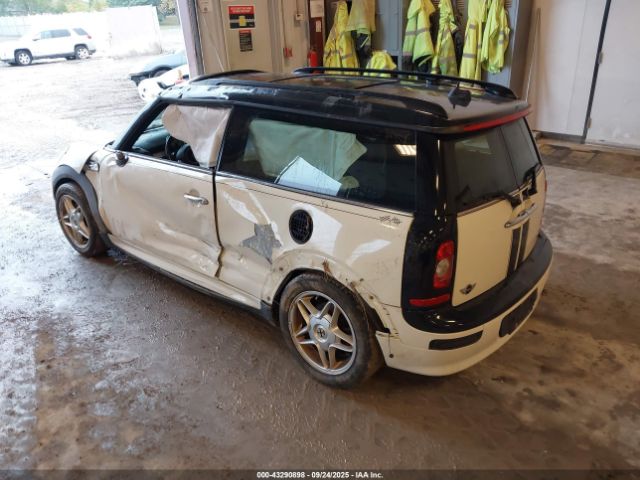 2010 MINI COOPER CLUBMAN WMWML3C52ATX52099 Photo 2