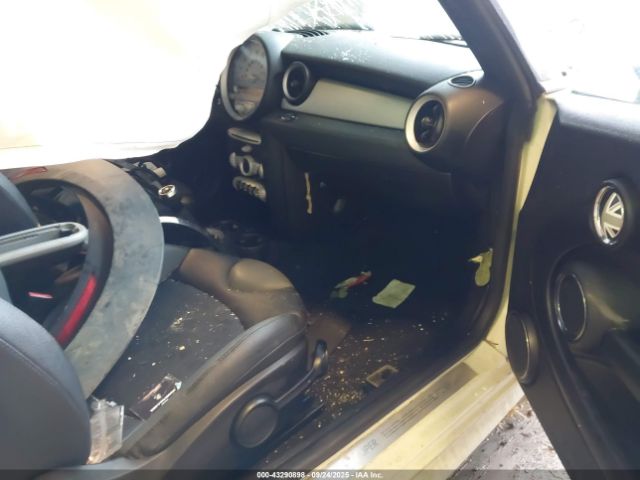 2010 MINI COOPER CLUBMAN WMWML3C52ATX52099 Photo 4