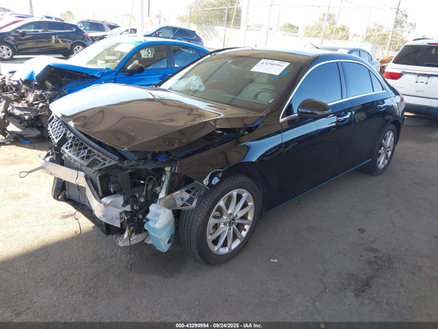 Mercedes-Benz m260 2019 WDD3G4EB3KW021103 Image 2