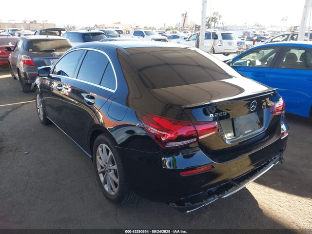 Mercedes-Benz m260 2019 WDD3G4EB3KW021103 Image 3