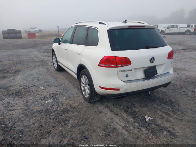 2011 VOLKSWAGEN TOUAREG WVGFF9BPXBD005639 Photo 2