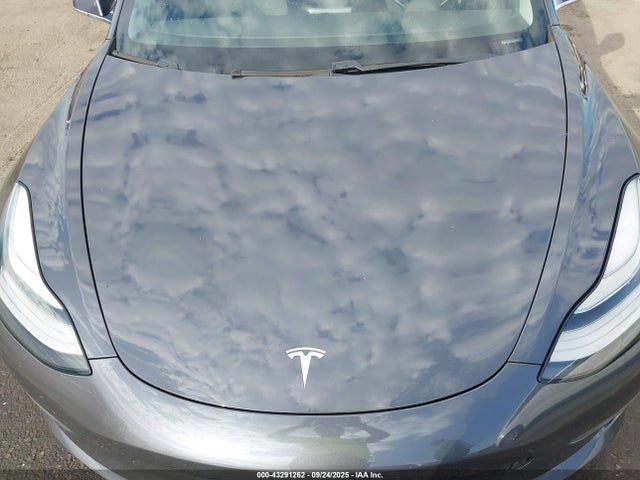 5YJ3E1EB4JF114097 Tesla MODEL 3