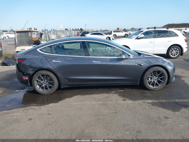 5YJ3E1EB4JF114097 Tesla MODEL 3