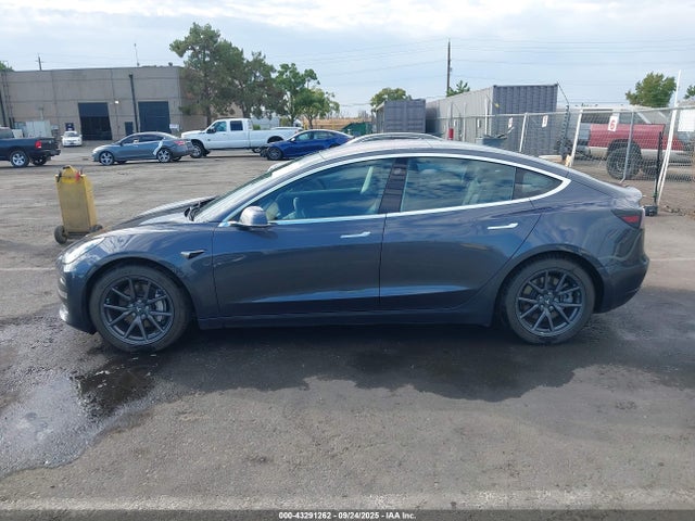 5YJ3E1EB4JF114097 Tesla MODEL 3