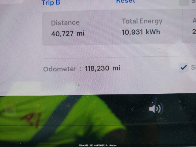5YJ3E1EB4JF114097 Tesla MODEL 3