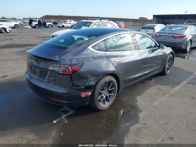 5YJ3E1EB4JF114097 Tesla MODEL 3