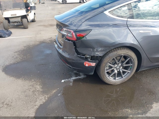 5YJ3E1EB4JF114097 Tesla MODEL 3