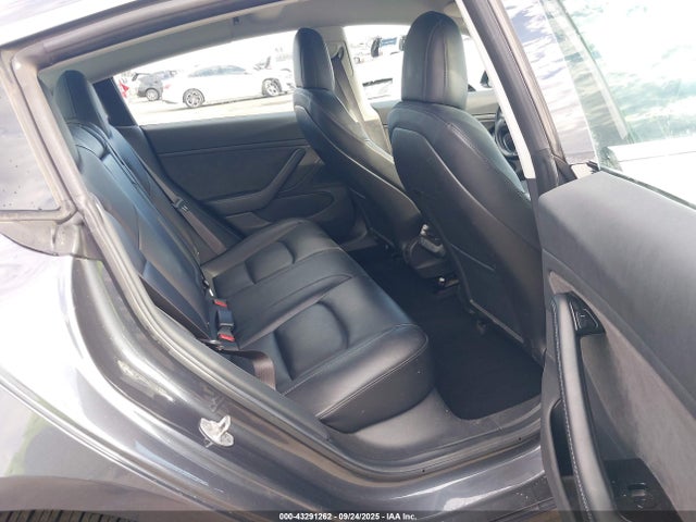 5YJ3E1EB4JF114097 Tesla MODEL 3