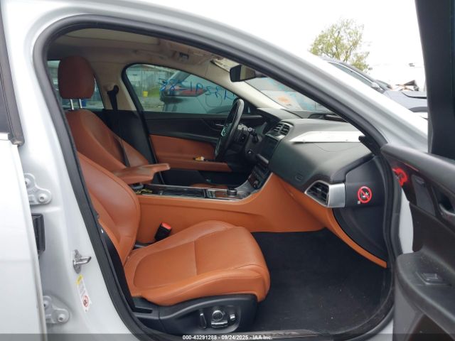 2018 JAGUAR XE SAJAH4EV4JCP17110 Photo 4