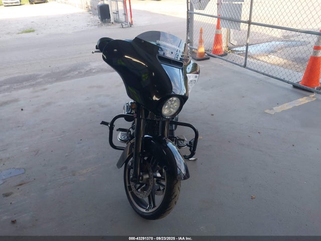 1HD1KBM13GB658180 Harley-Davidson 2016