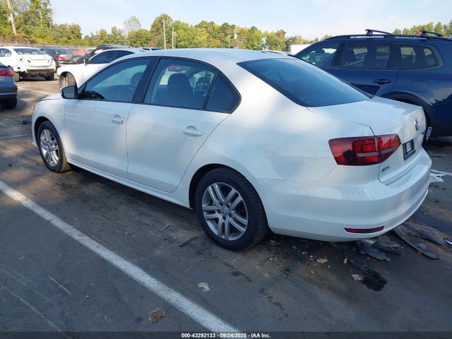 2018 VOLKSWAGEN JETTA 3VW2B7AJ3JM252047 Photo 2